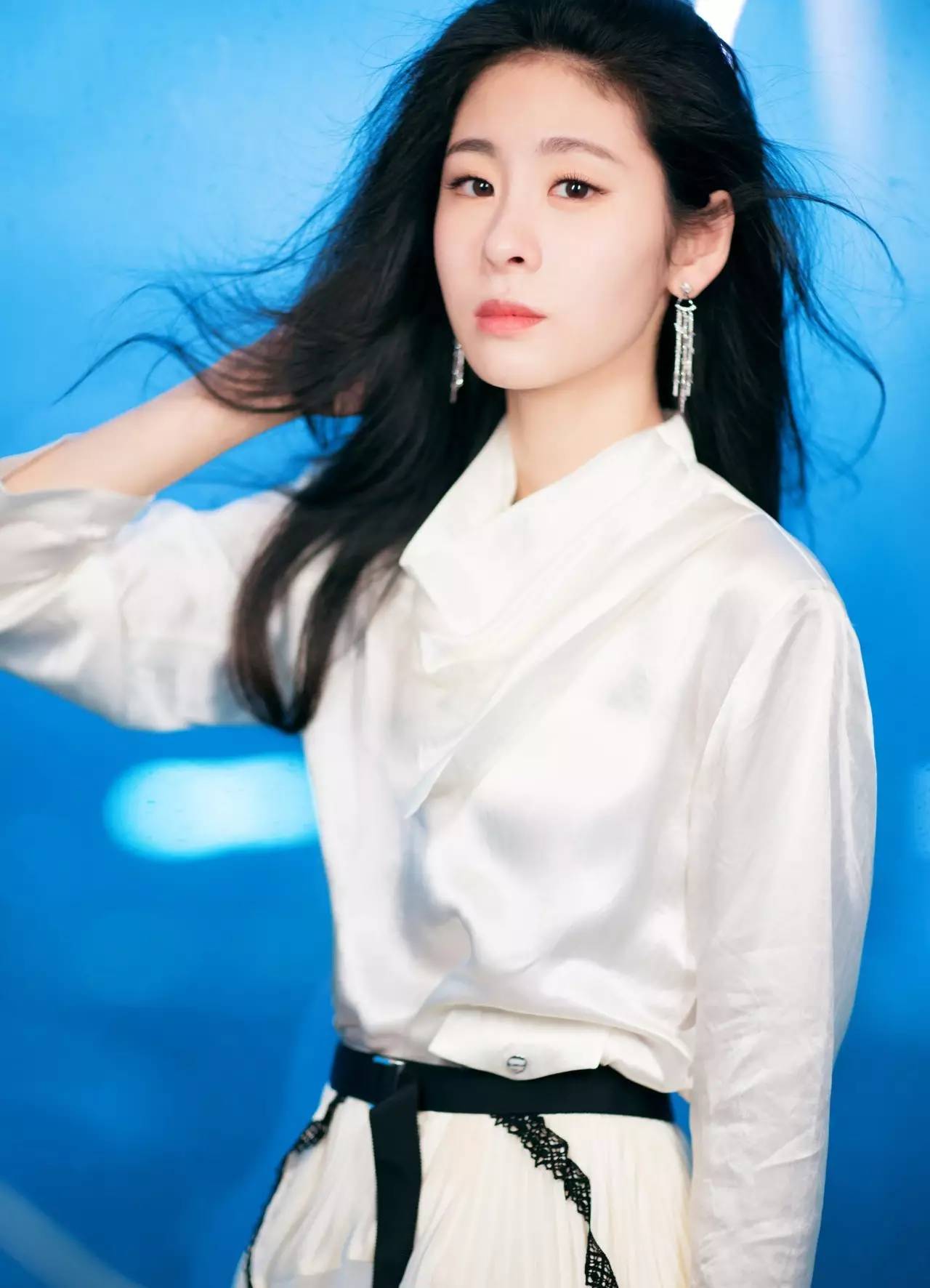 曝张碧晨杂志大片,张碧晨圈内密探