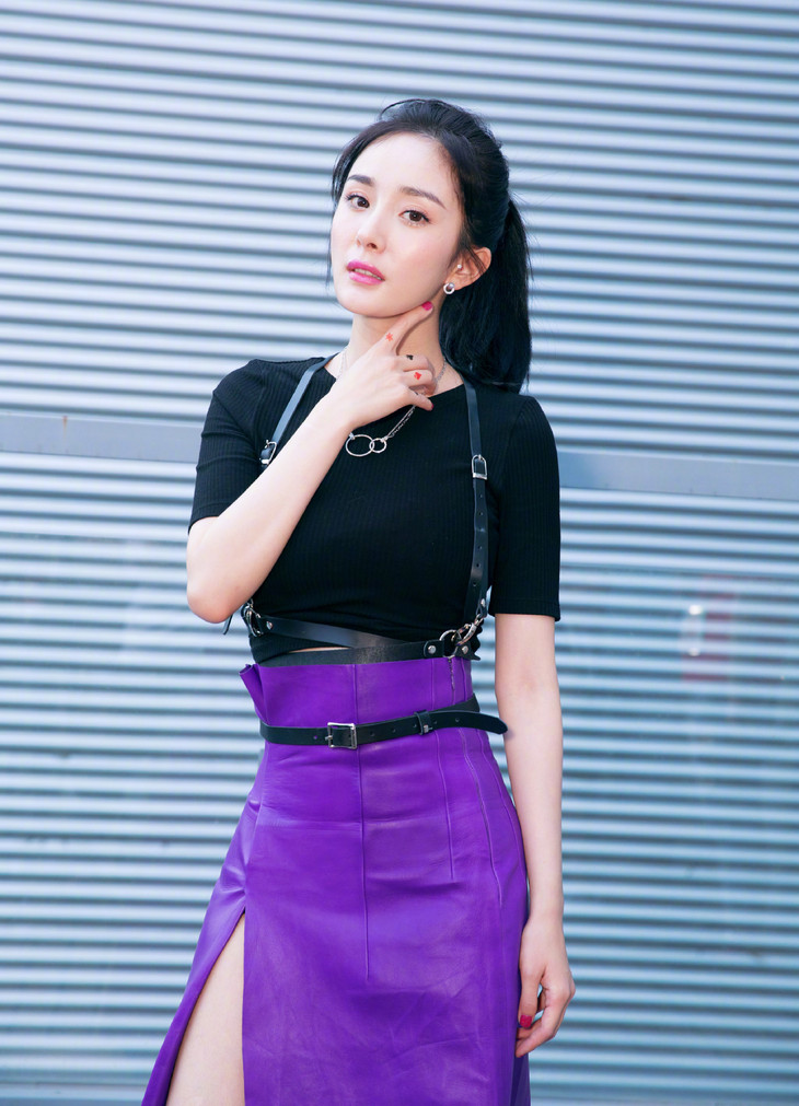 杨幂和马思纯,杨幂下半身失踪西装