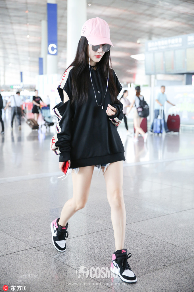 杨幂和马思纯,杨幂下半身失踪西装