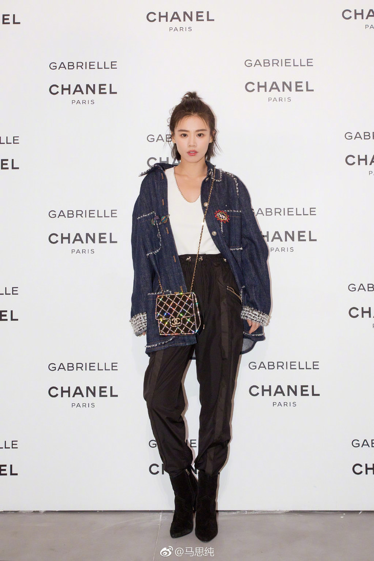 杨幂和马思纯,杨幂下半身失踪西装