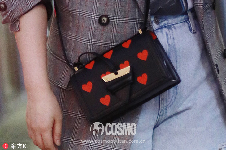 杨幂和马思纯,杨幂下半身失踪西装