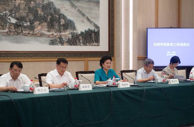 海淀区副区长刘圣国代表北京市出席全国学校体育工作座谈会并发言