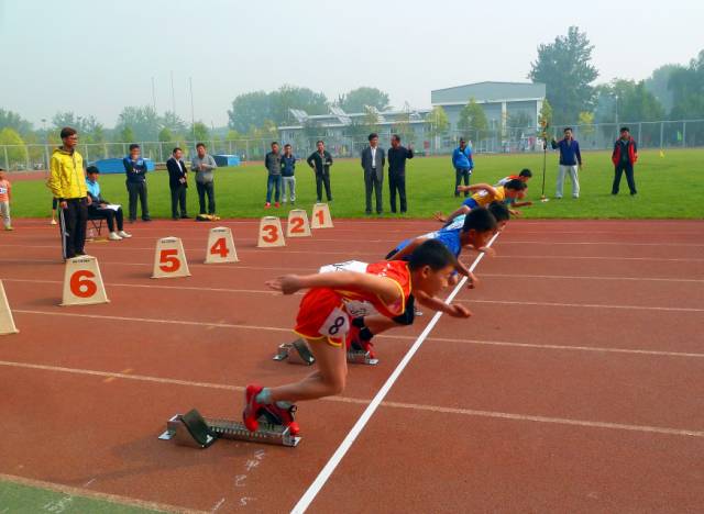 海淀区副区长刘圣国代表北京市出席全国学校体育工作座谈会并发言