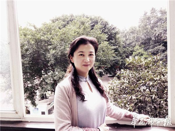 体现师爱弘扬师德,弘扬师德以爱育人