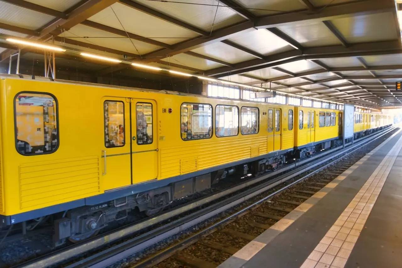 横跨9000公里，我独自拖着行李箱来到了柏林