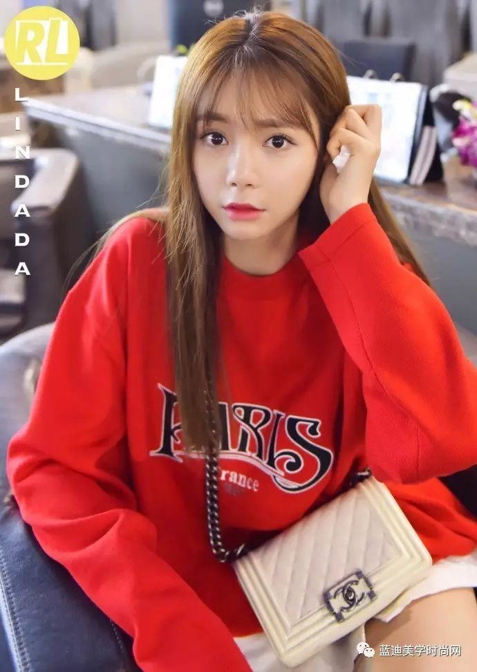 关晓彤沈梦辰合作舞台花絮,明星私服沈梦辰