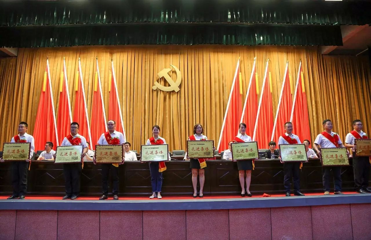 弥渡县表彰优秀教师,被评为县优秀教师奖状