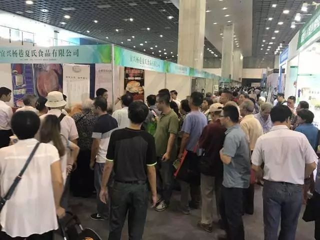 无锡吃货快去！2000多种商品，*疆新**红枣、台湾凤梨酥、阳山糯米饼分分钟抢空……看完只想立刻冲去现场！