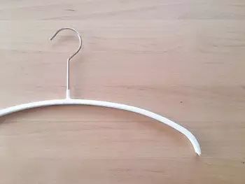 衣架选不好，你的贵衣服都毁了！