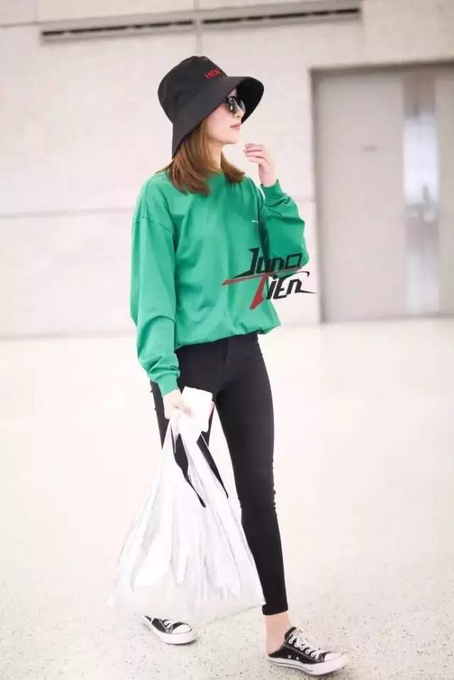 当倪妮赵丽颖同框,赵丽颖倪妮穿背带裤