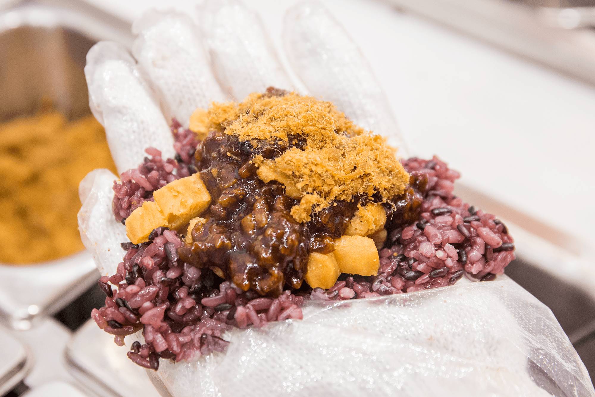 还吃啥子小面！称霸魔都25年的网红饭团杀来重庆，7块钱就能胀翻！