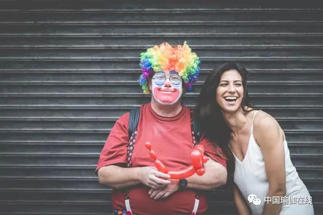 经期可以练瑜伽下犬式么,龙式瑜伽经期可以练吗