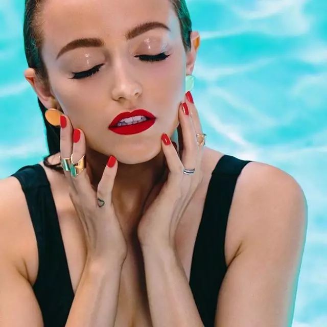 rihanna彩妆,rihanna彩妆产品