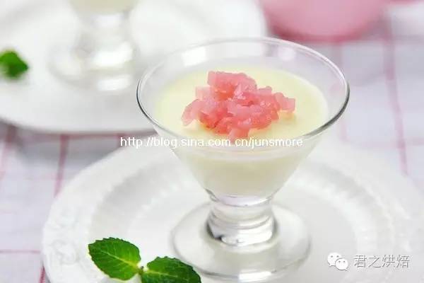 极简单的牛奶布丁，香浓嫩滑好美味！