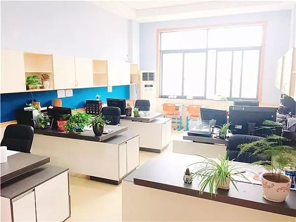 这所小学不仅拥有无敌湖景，还有一个滨江历史博物馆