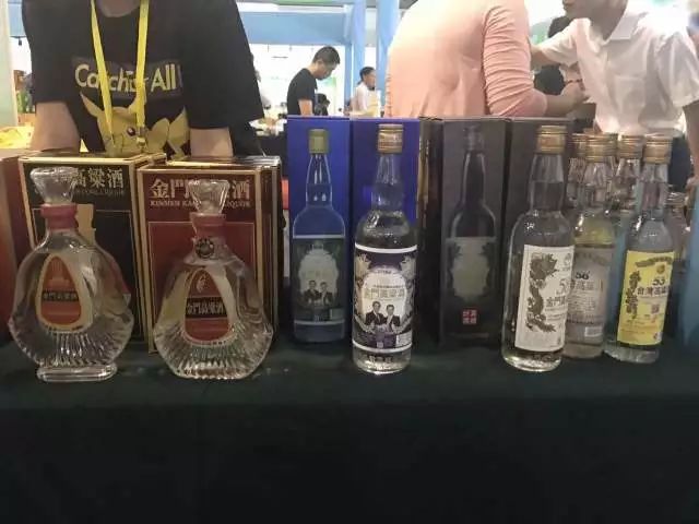 无锡吃货快去！2000多种商品，*疆新**红枣、台湾凤梨酥、阳山糯米饼分分钟抢空……看完只想立刻冲去现场！