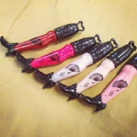 腮红金震惊了手机界？美妆界老司机们却早就开始在圣诞限定上作妖了~