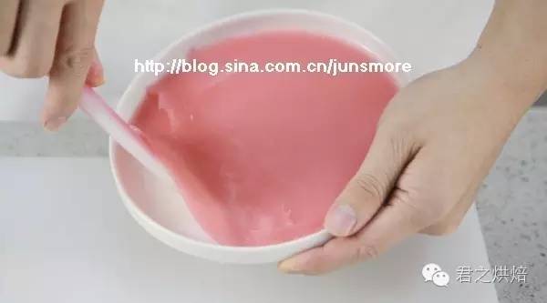 极简单的牛奶布丁，香浓嫩滑好美味！