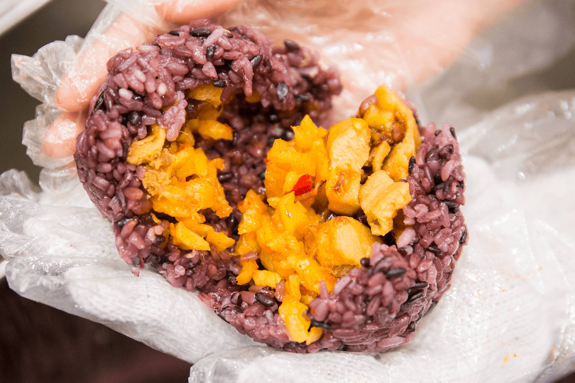 还吃啥子小面！称霸魔都25年的网红饭团杀来重庆，7块钱就能胀翻！