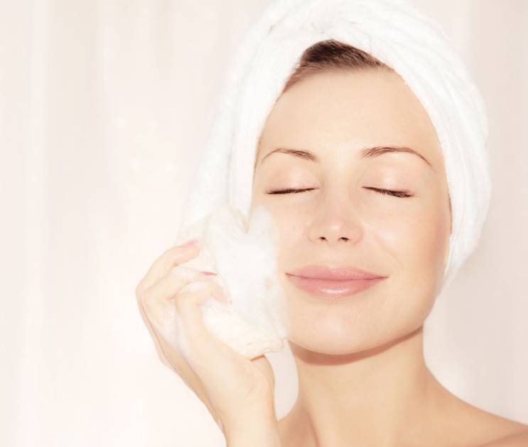 皮肤爱出油是油皮还是干皮,皮肤爱出油是年纪大了吗