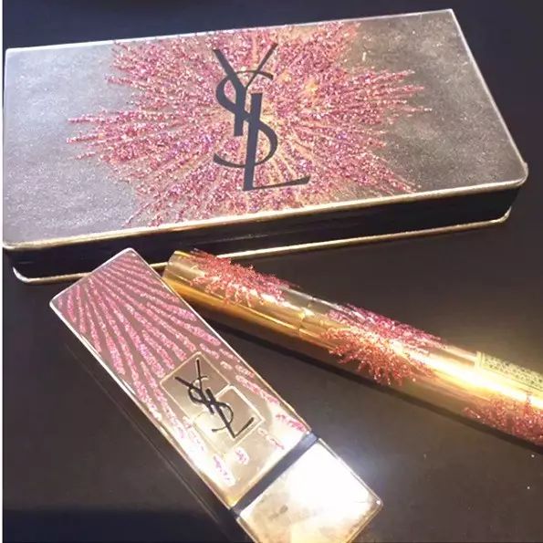 腮红金震惊了手机界？美妆界老司机们却早就开始在圣诞限定上作妖了~