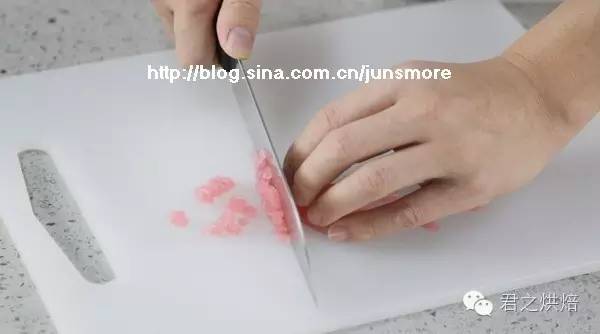 极简单的牛奶布丁，香浓嫩滑好美味！