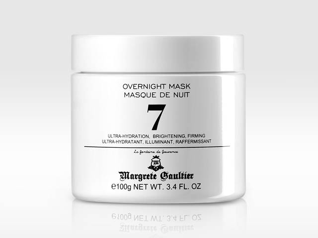 抹上这个眼霜，立刻感觉眼部皮肤被拉平、提亮了！