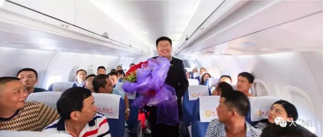 会开飞机的机器人,会开飞机的建筑师