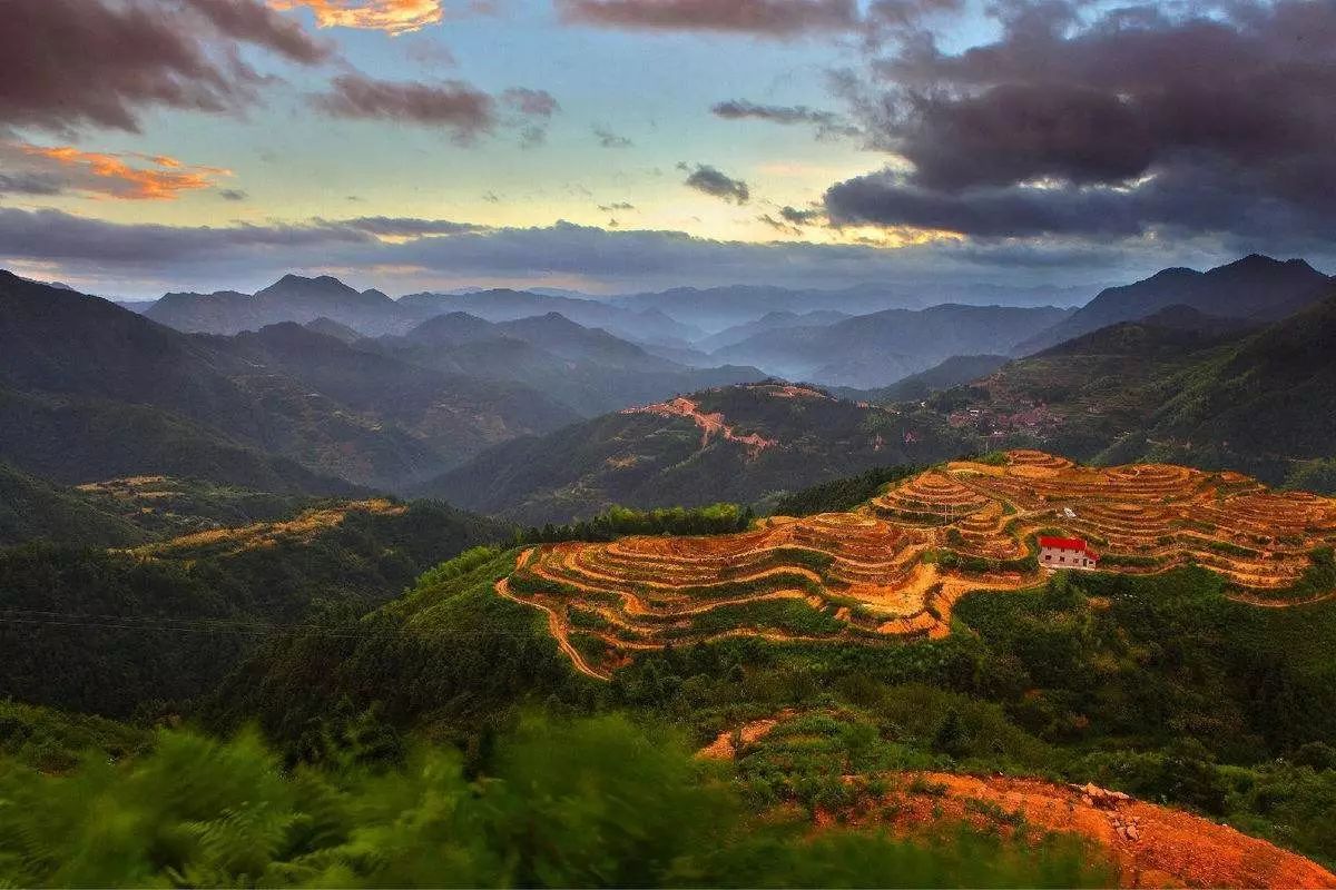 它是离欧洲“最近”的中国县城，私藏无限风光和诱人美食！杭州人高铁直达~
