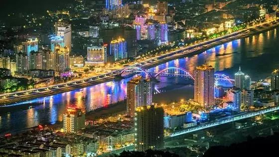 它是离欧洲“最近”的中国县城，私藏无限风光和诱人美食！杭州人高铁直达~