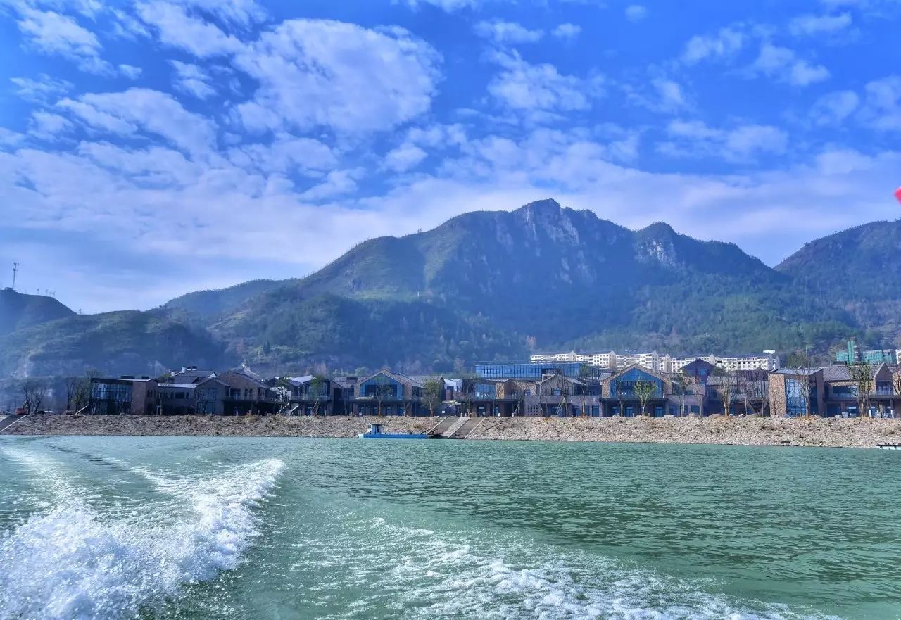 它是离欧洲“最近”的中国县城，私藏无限风光和诱人美食！杭州人高铁直达~