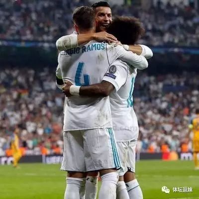 相拥而笑！不停赛不队长之笨马去哪了？