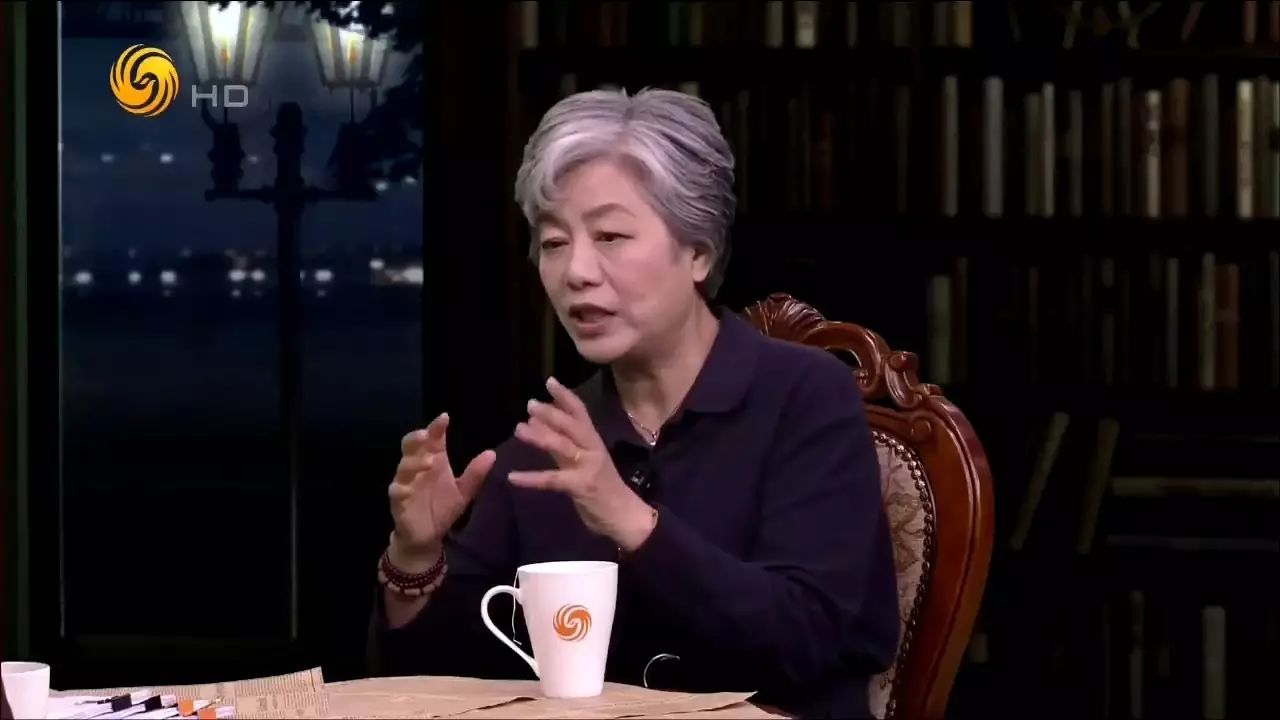 锵锵三人行怎样度过难关,现在还有锵锵三人行么