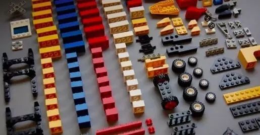 收入下滑、全球裁员，乐高也被数字化游戏侵蚀了？｜CBNweekly