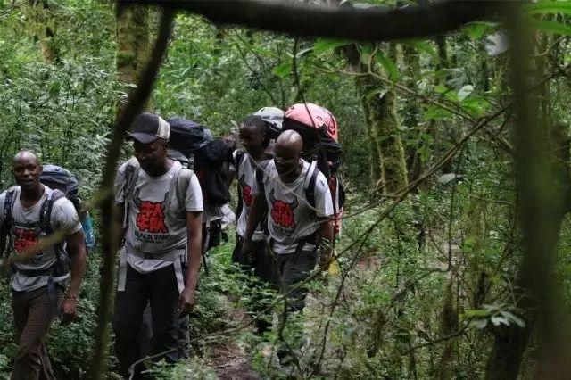 BLACKYAK牛人牛队｜登顶“非洲之巅”