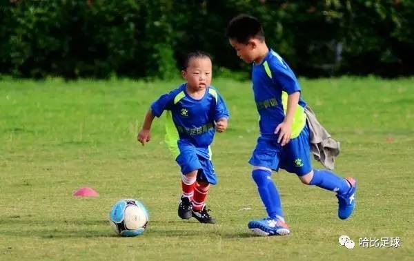 10个必须让孩子知道的控球技巧,提升控球能力的实用性教学
