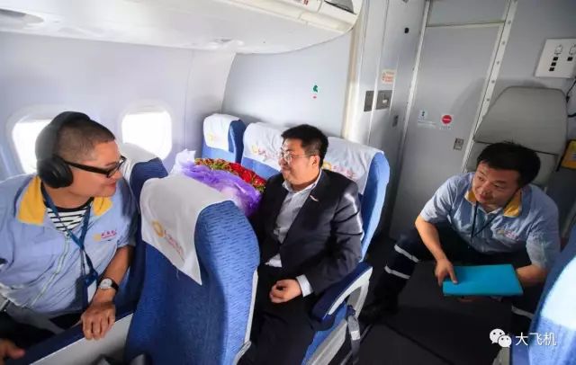 会开飞机的机器人,会开飞机的建筑师