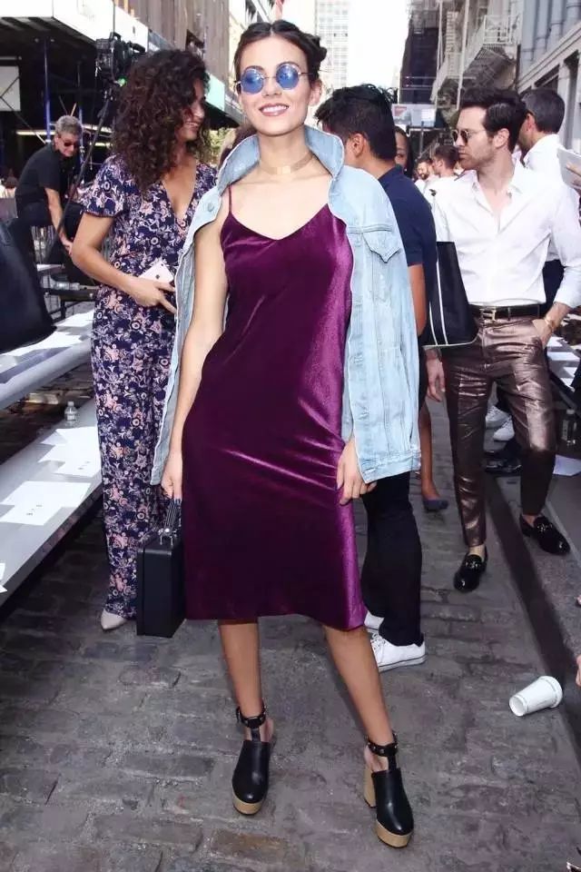 穿搭牛仔外套和风衣,穿搭层次感牛仔外套