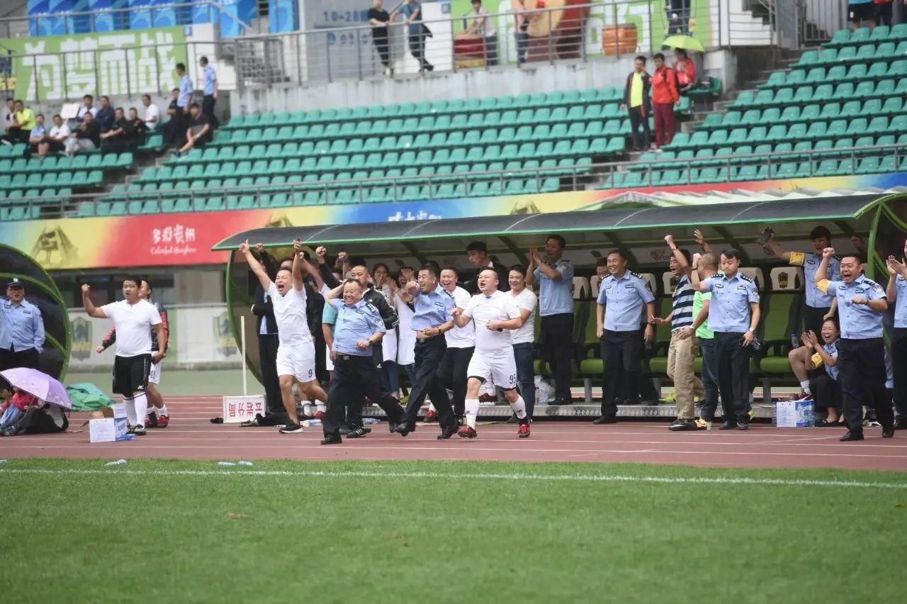 我们这五年诗朗诵,我们这五年剧情介绍