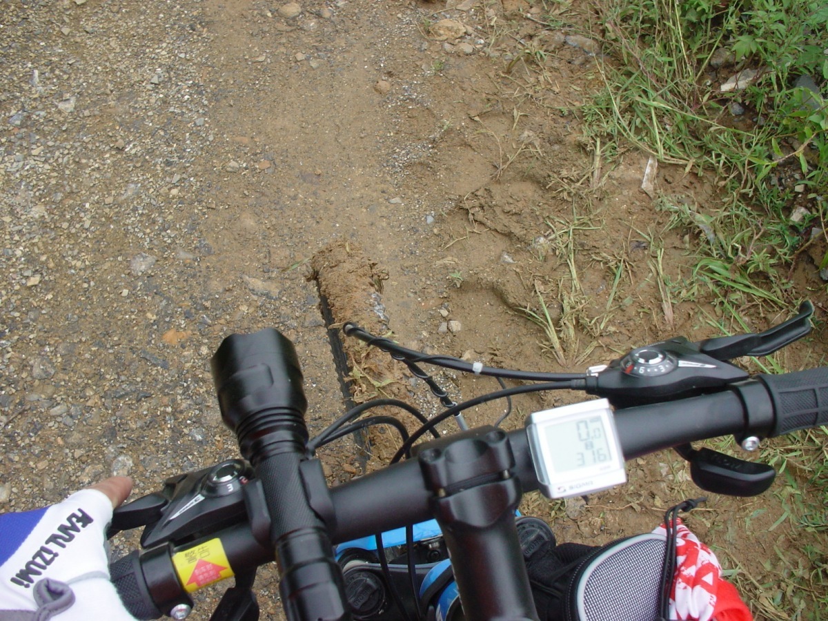 一个人一台车到西藏,一个人一辆车直通拉萨