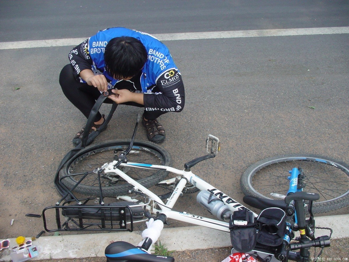 一个人一台车到西藏,一个人一辆车直通拉萨