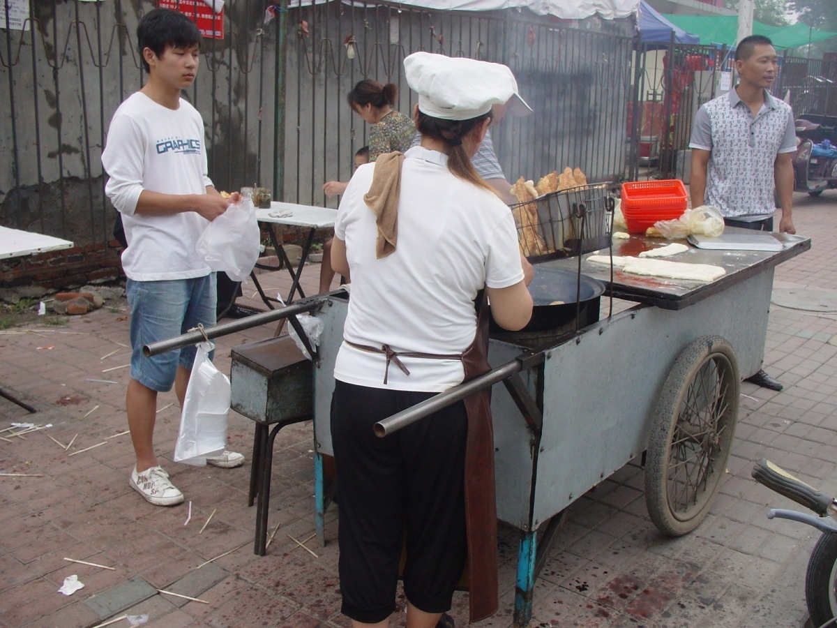一个人一台车到西藏,一个人一辆车直通拉萨