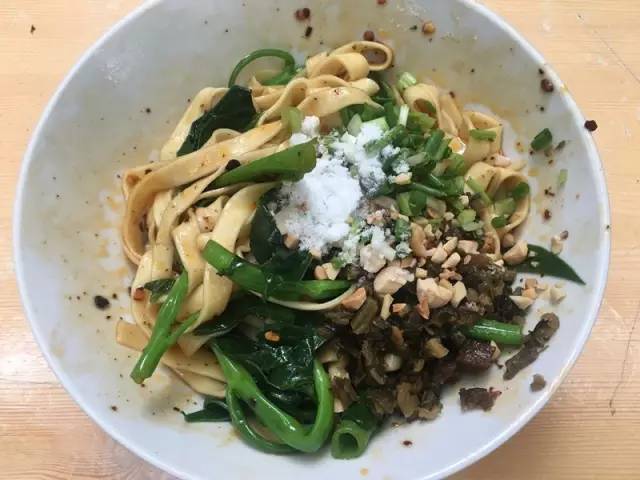 美好的假期从一束花开始,美好的假期从早餐开始