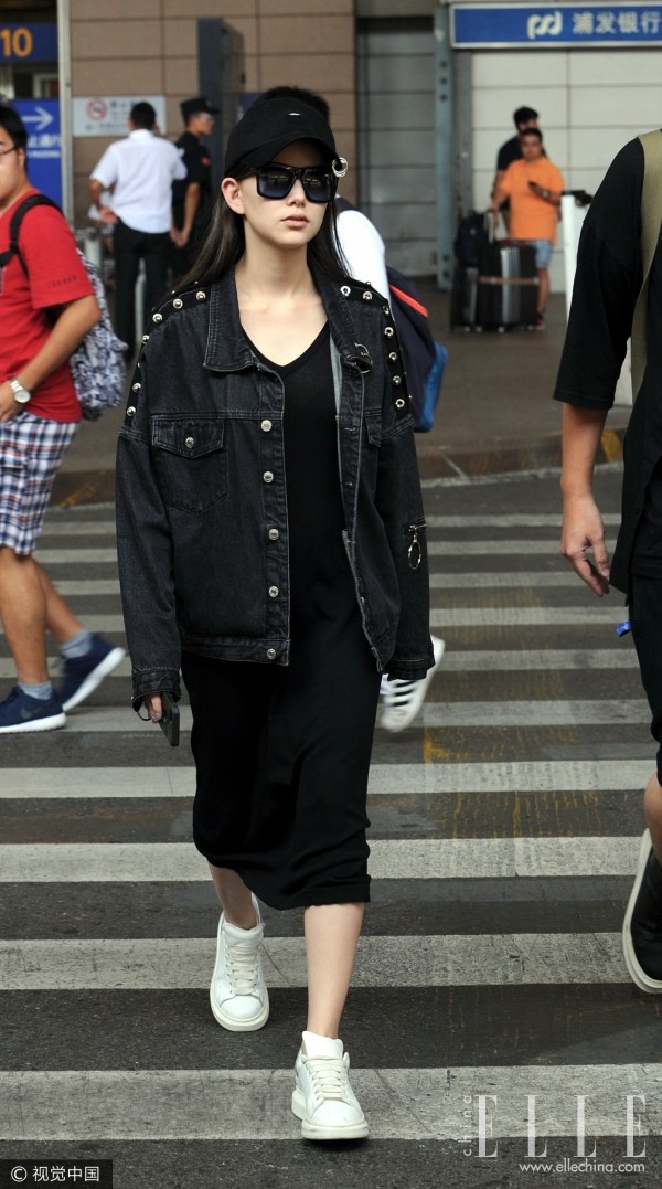 牛仔外套里穿什么,牛仔外套里穿什么比较好