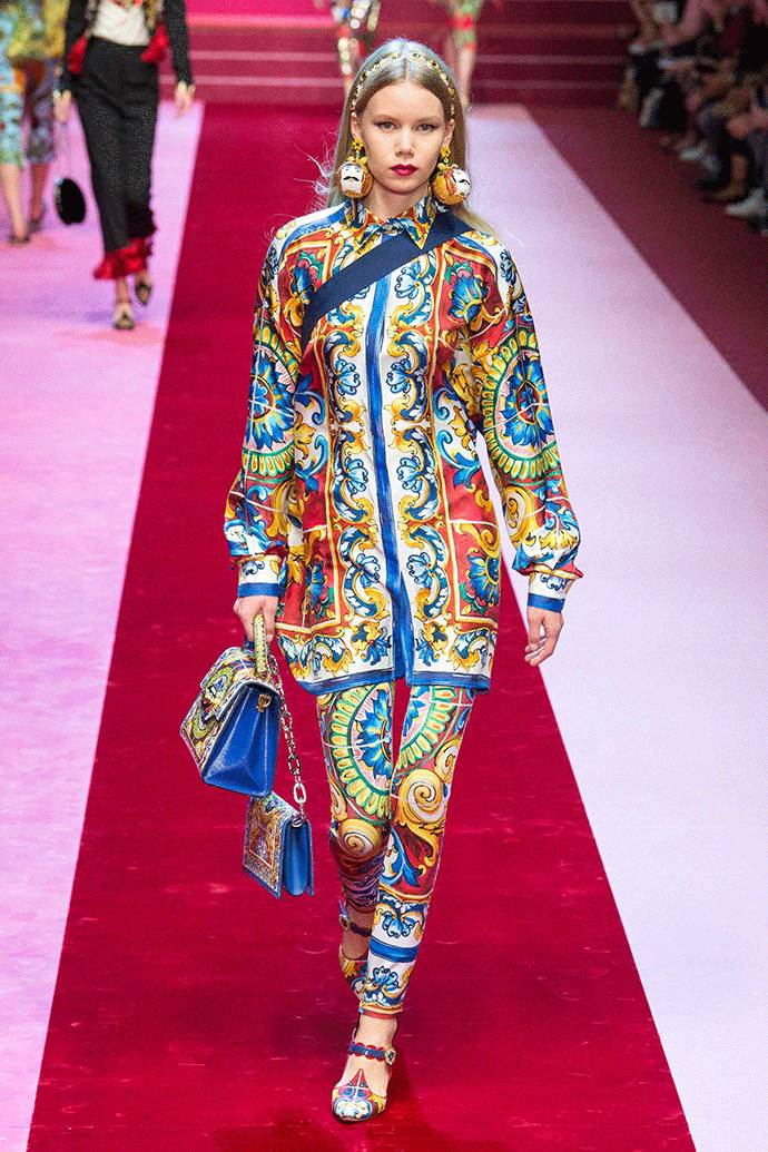 热巴米兰献T台首秀，华丽变身西西里公主｜时装周