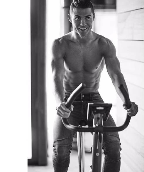 c罗的肌肉是自然还是科技,c罗的肌肉特别像李小龙