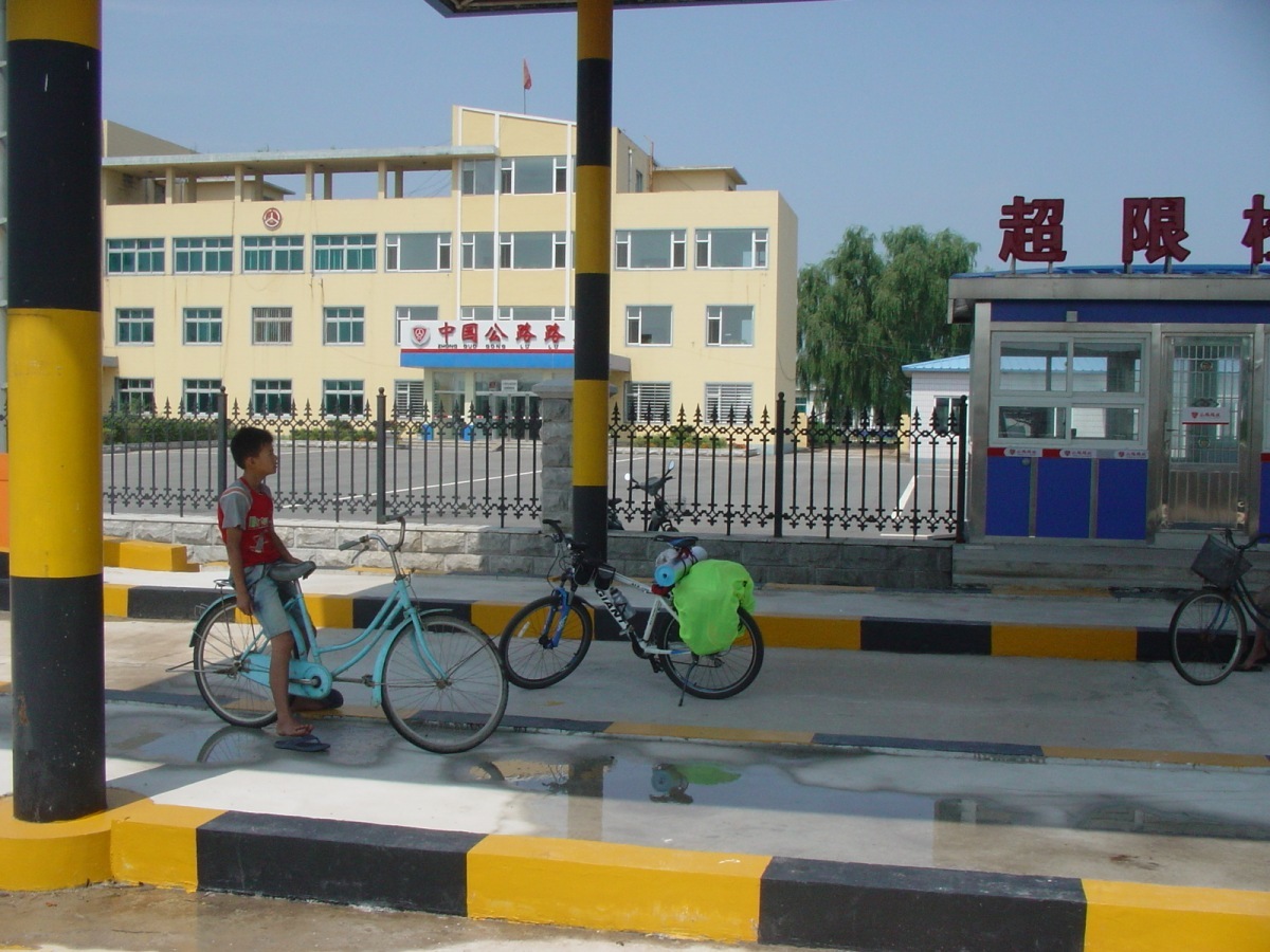 一个人一台车到西藏,一个人一辆车直通拉萨