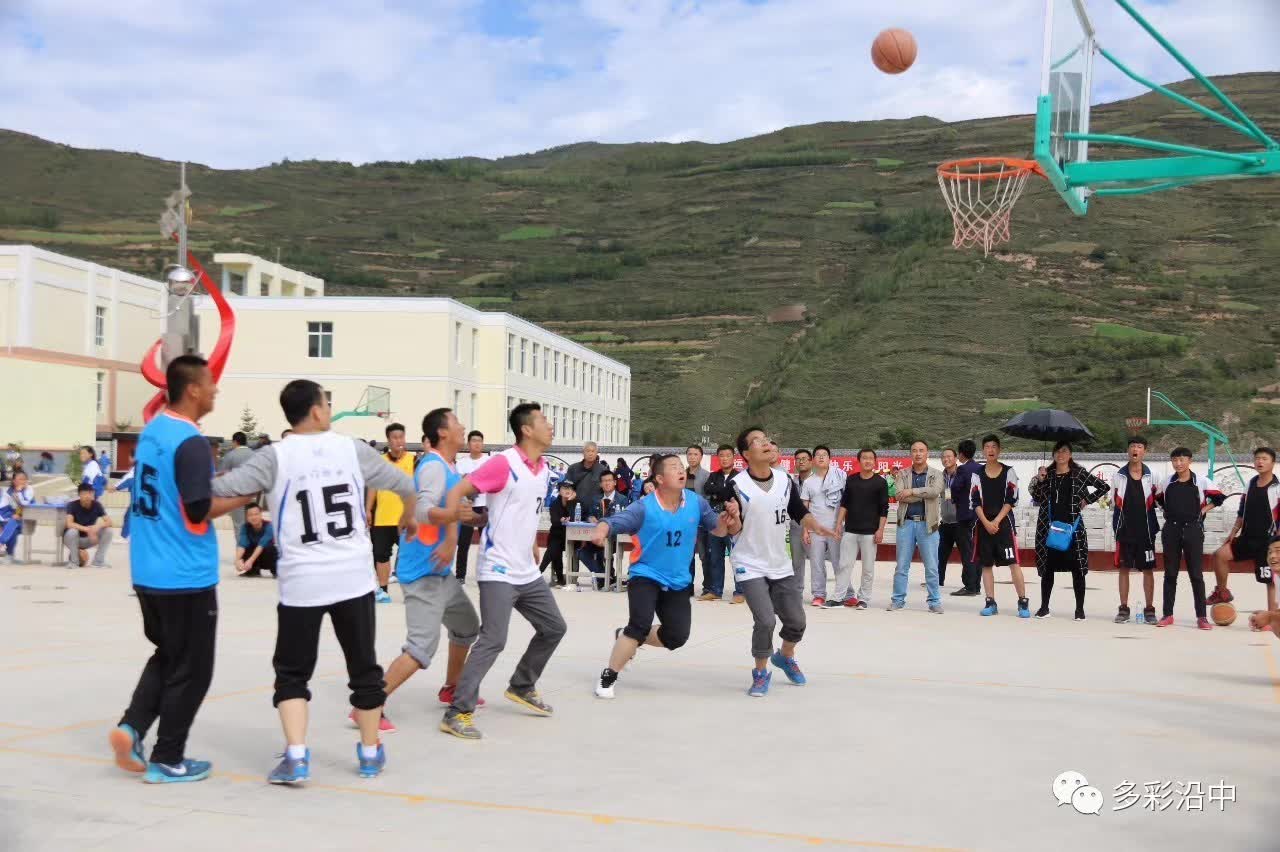 武山县城关镇第四小学运动会,武山县21届中小学生运动会开幕式