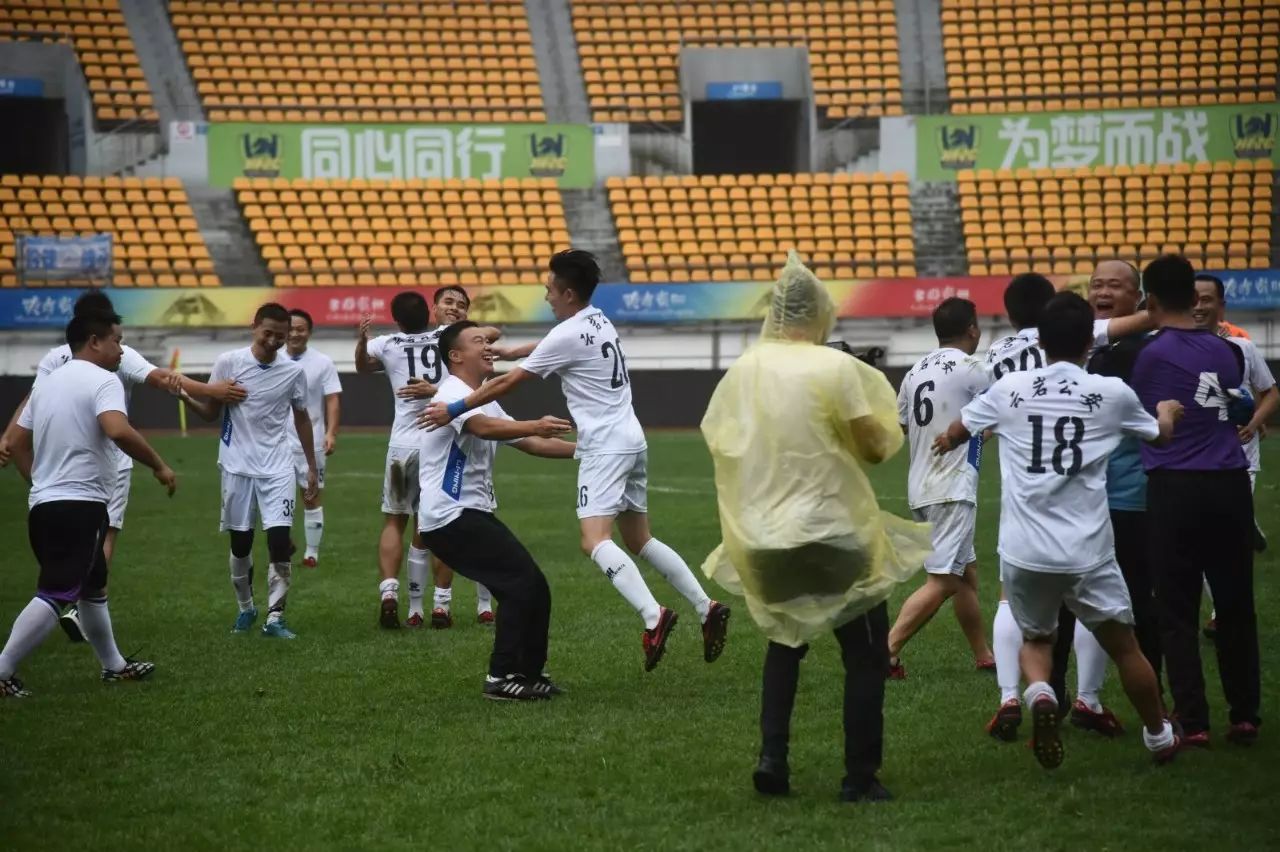 我们这五年诗朗诵,我们这五年剧情介绍