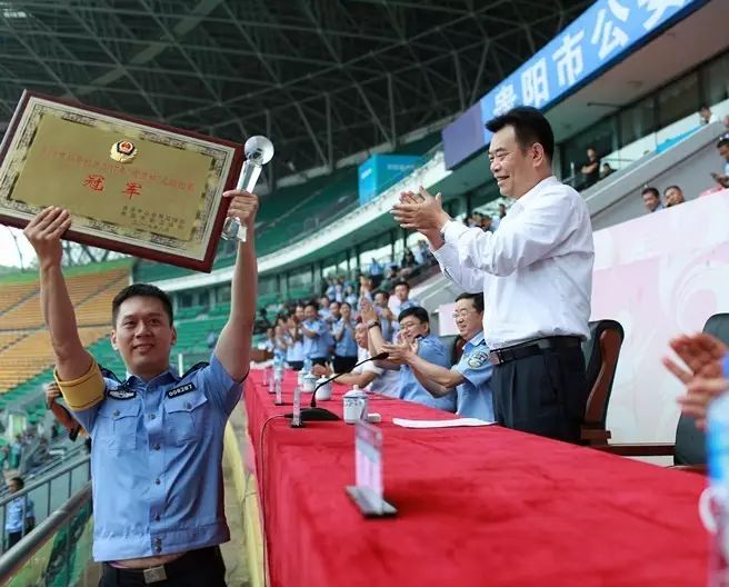 我们这五年诗朗诵,我们这五年剧情介绍